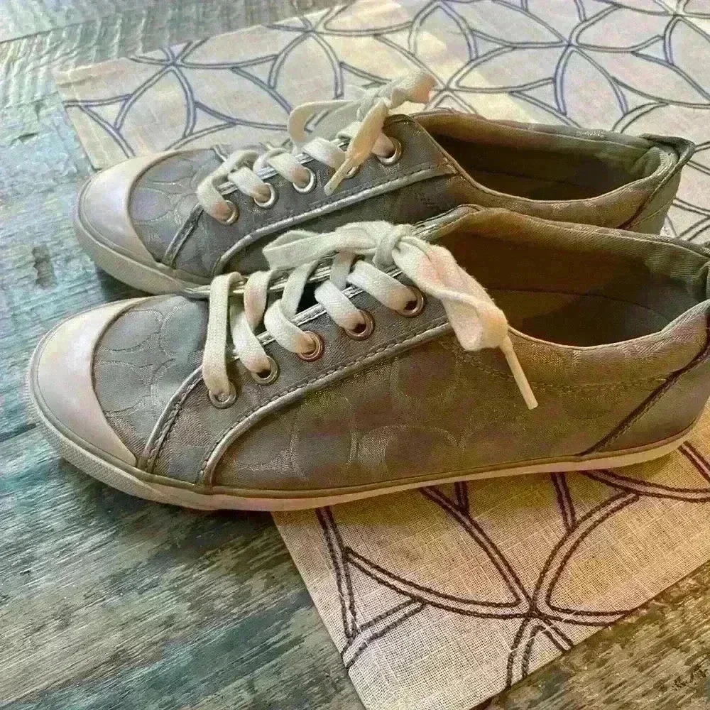 Coach, Barrett Sneaker with logo, Silver, Size 8B